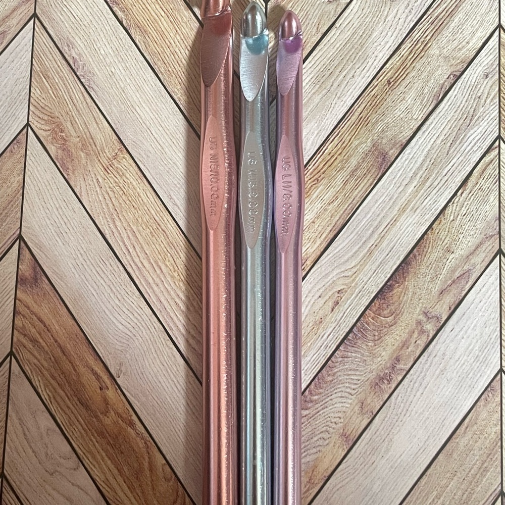 Colorful Susan Bates Crochet Hooks Set